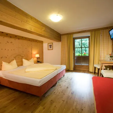 Alpenhotel Tirolerhof ホテル ゲルロス