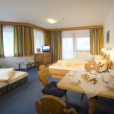 מלון Alpenhotel Tirolerhof