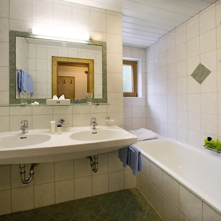 Alpenhotel Tirolerhof 호텔 겔로스