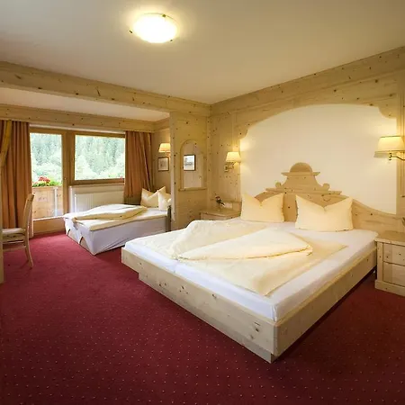 Alpenhotel Tirolerhof ホテル