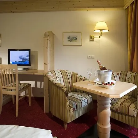 ホテル Alpenhotel Tirolerhof 4*